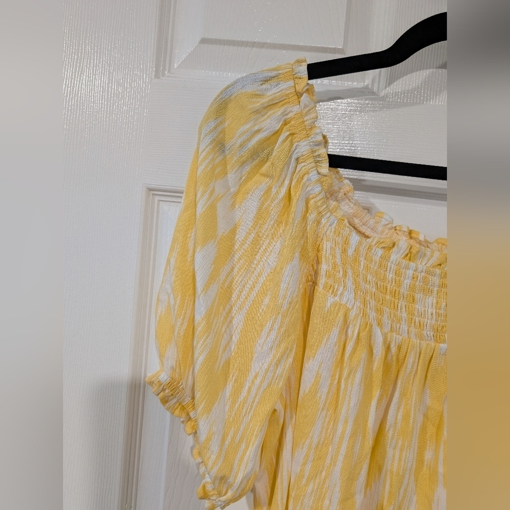 Torrid Yellow and White Washable Gauze Smocked Yoke Top in Size 1 (14/16) - Picture 4 of 9